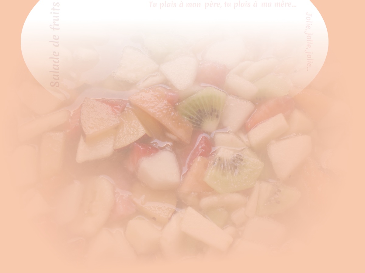 Salade de fruits frais et colorés dans un grand bol